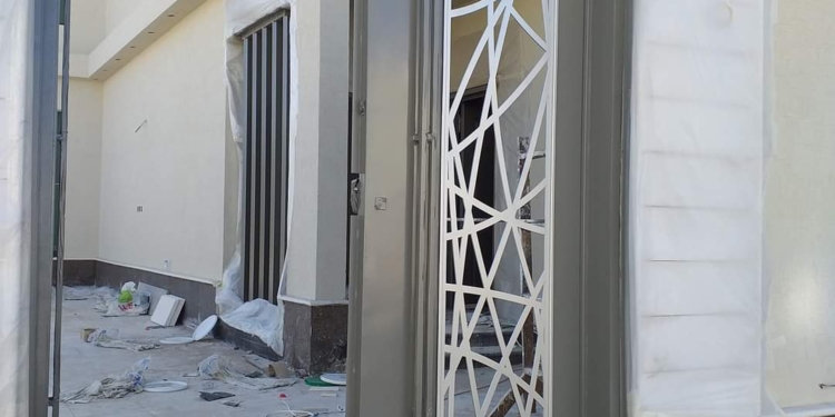 صور دهانات ابواب حديد داخلية وخارجية بالرياض